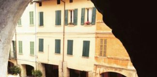 UN BORGO A LUME DI CANDELA